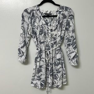 A pea in the pod three-quarter length sleeves blue and white top.